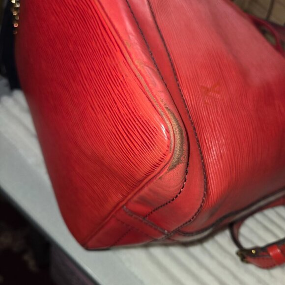 *Authentic* Louis Vuitton Epi Noe with matching wallet - Picture 9 of 16